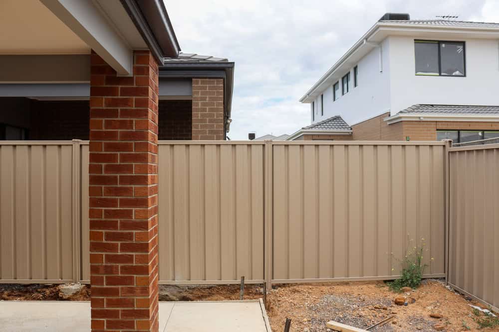 What Are My Rights When My Neighbor Owns the Wall I Want to Paint Poole?